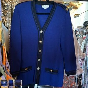 St. John Knit Cardigan In Royal Blue
$255 $455 Size: S St. John
$255 $455